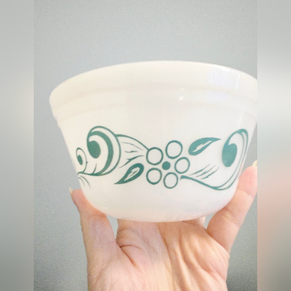 Vintage Federal Milk Glass Pyrex Bowl White Teal Blue Swirl Flower 6inch oven